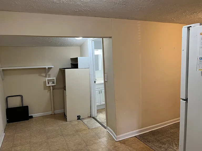 409 N Pine Ave — Photo 6