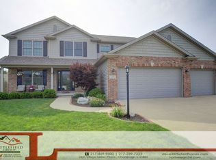 405 Reagan Dr, Saint Joseph, IL 61873