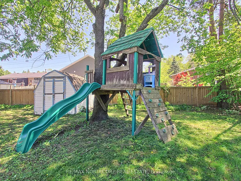 17 Larkdale Cres — Photo 44