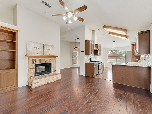 5th image of 323 Crestview Dr
