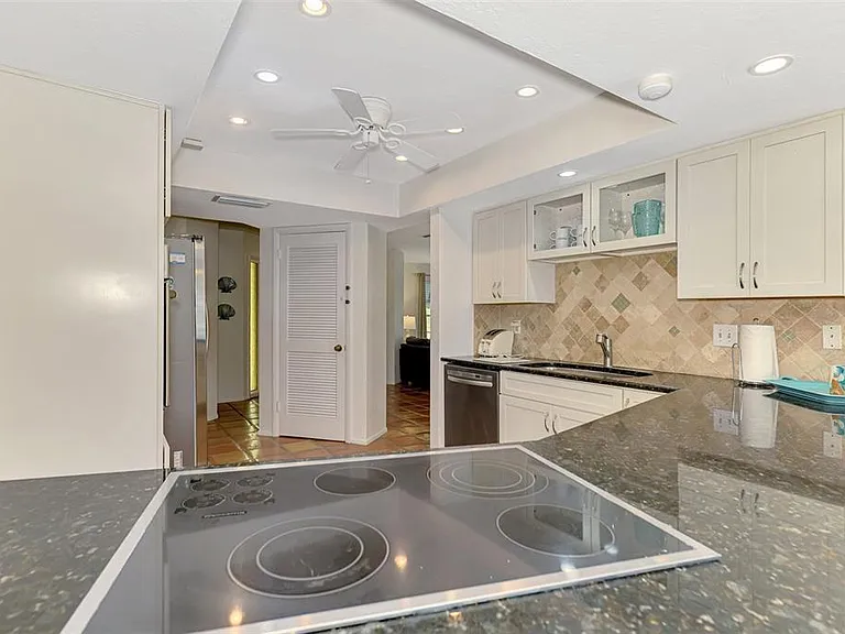 4946 Commonwealth Dr — Photo 20