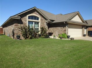 9209 Ians Pl, Moore, OK 73160