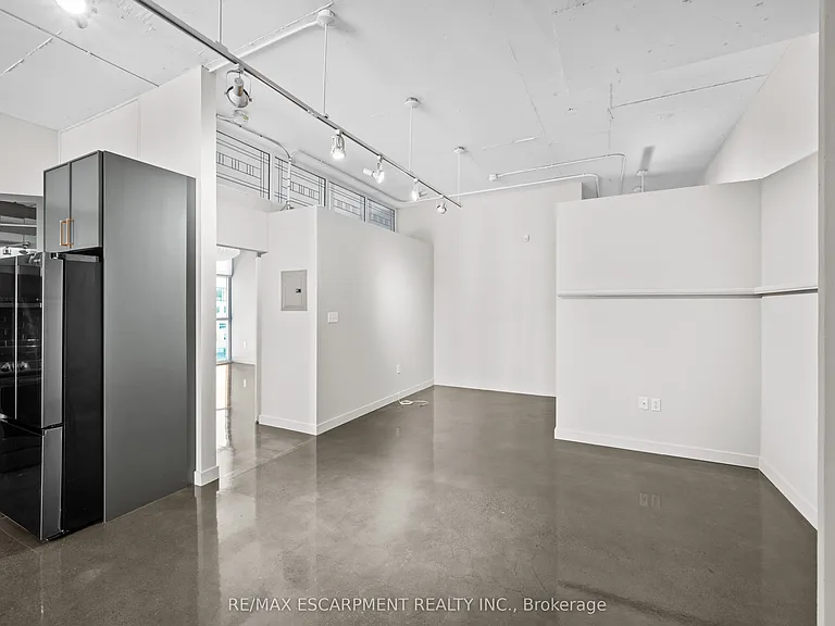 66 Bay St S #614 — Photo 8