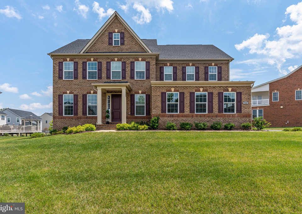 2nd image of 913 Sangerville Cir