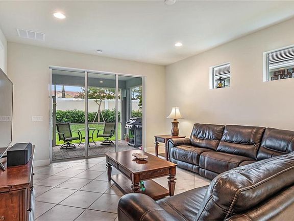 4th image of 10657 Jackson Square Dr