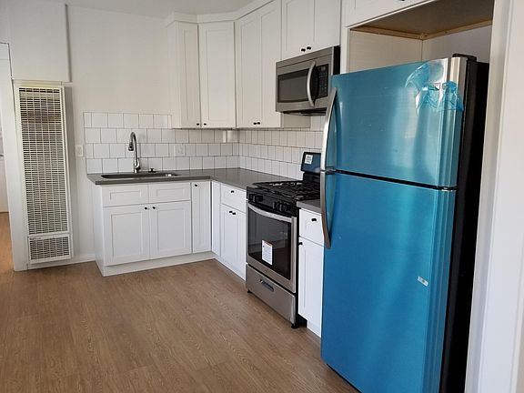 3rd image of 801 N Olive Ave