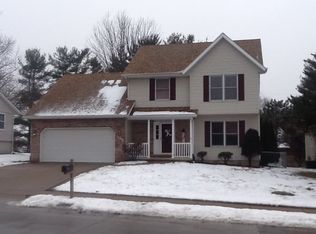 5914 Oakbrook Rd, Davenport, IA 52806