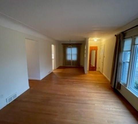 3rd image of 600 S Minerva Ave