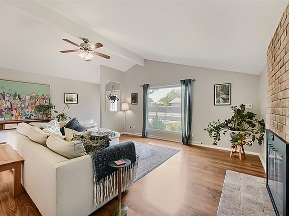 5th image of 215 Cloudview Dr