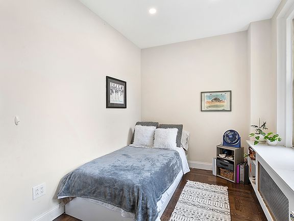 4th image of 24 5th Ave APT 632