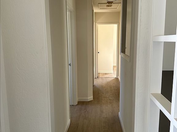 Hallway to bedrooms and bathroom