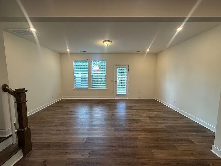1424 Crest Creek Ct — Photo 9