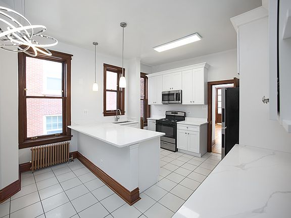 3rd image of 1055 W Hollywood Ave APT 3C