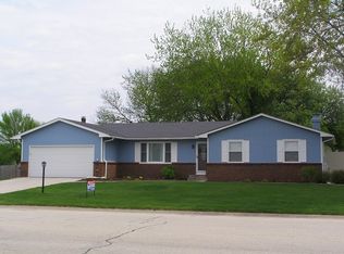 523 Park View Dr, Park View, IA 52748