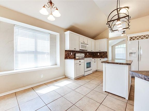 4th image of 6812 NW 135th Cir