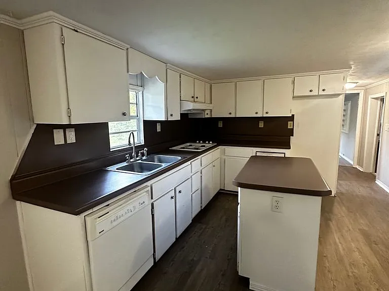 742 Old Sulphur Springs Rd — Photo 16