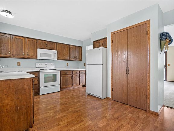 4th image of 5748 Cambridge LANE #4