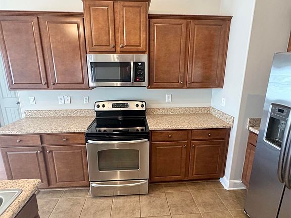 5th image of 105 Chadswalk Ln