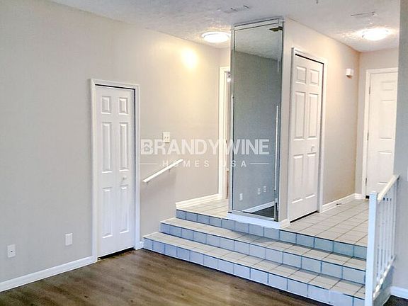 3rd image of 10821 Linda Vista Ln