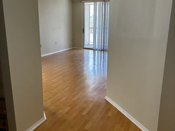 2333 Feather Sound Dr, Clearwater, FL