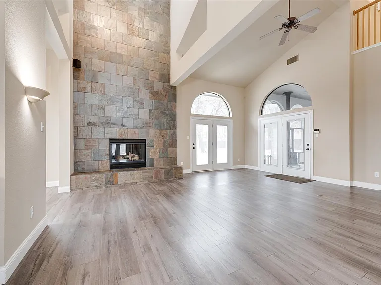 2420 Fawkes Ln — Photo 10