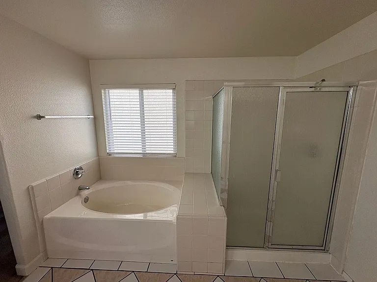 722 W James Ct — Photo 6