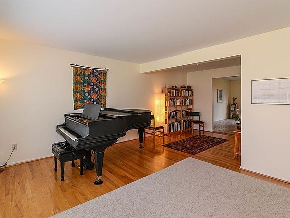 3rd image of 2835 Briarcliff St