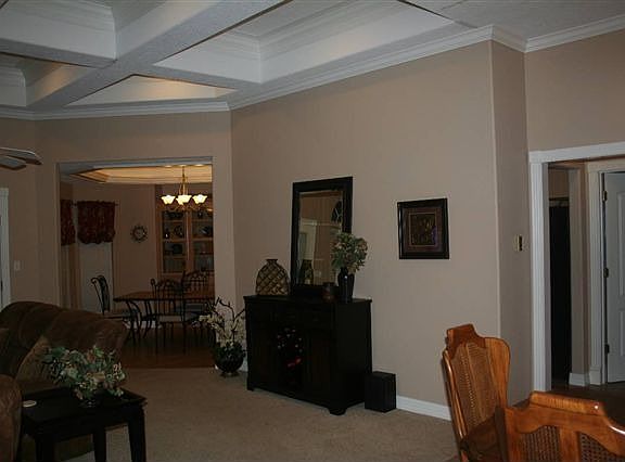 4th image of 7711 Oakmont Dr