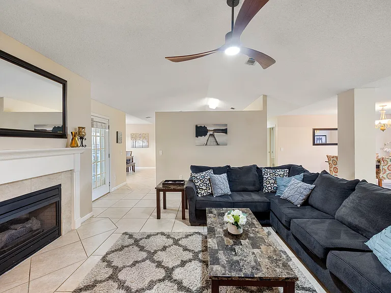 909 Catskill Ln — Photo 10