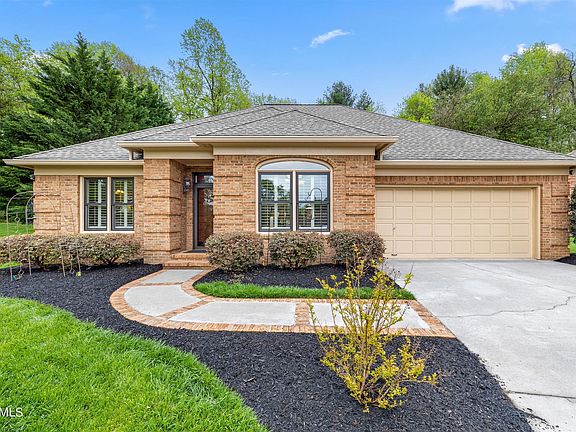 3rd image of 1422 Coachman Ln