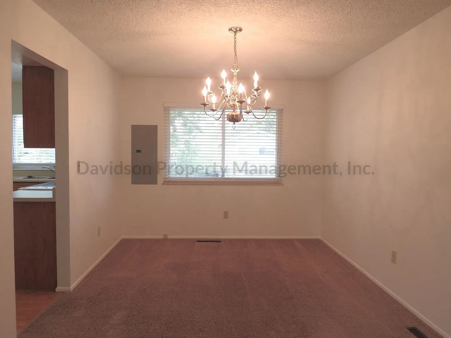Inviting 4 Bedroom House in Southwest Colorado Springs — Photo 4