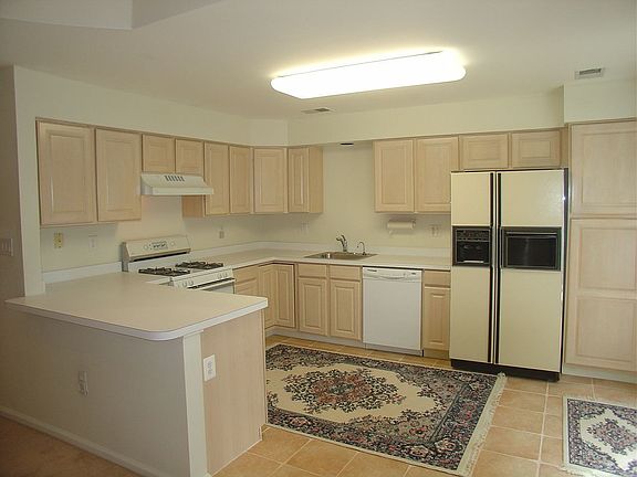 4th image of 303 Tuxford Ct #144