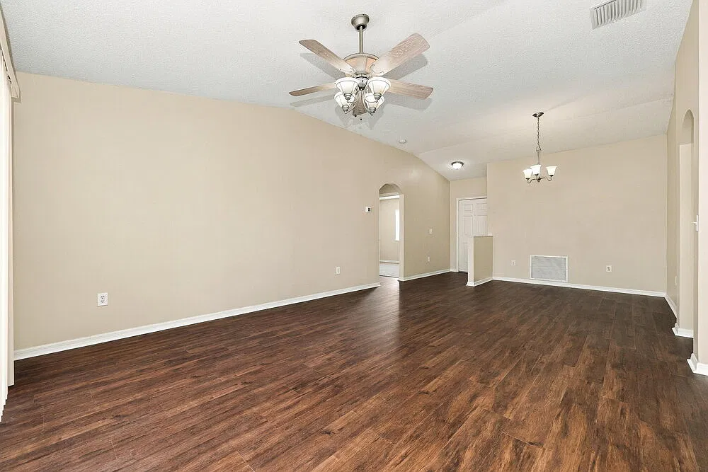 3 bed, 2.0 bath, 1290 sqft, $2,065 — Photo 4