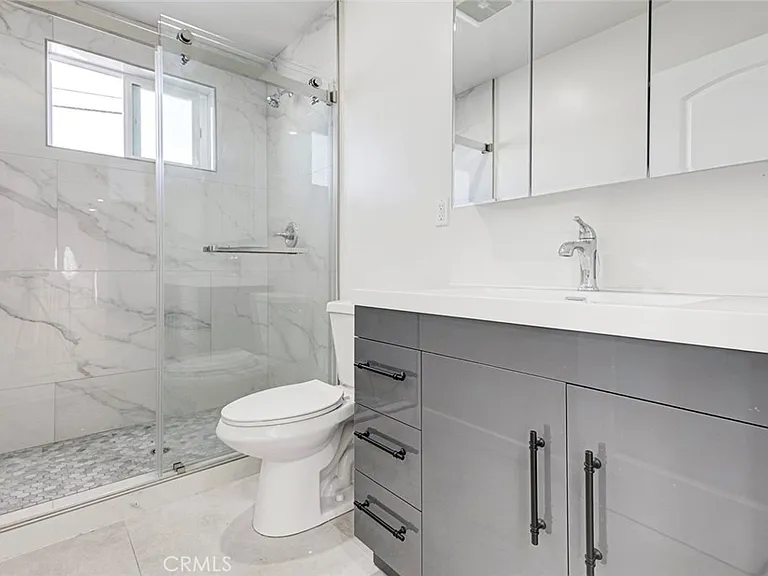 7408 Radford Ave — Photo 12