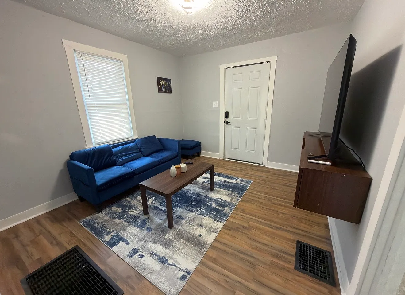 2 bed, 1000 sqft, $1,900 — Photo 3