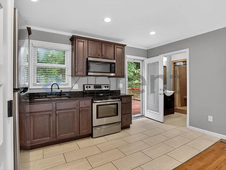 1404 Lockwood Dr SW — Photo 12