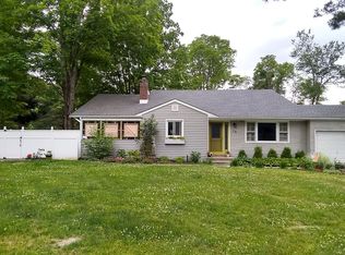 28 Aspinwall Rd, Red Hook, NY 12571