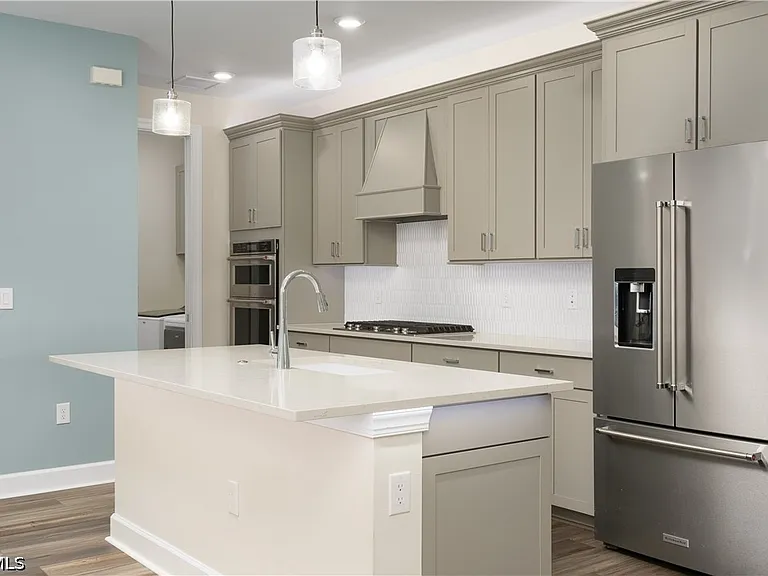 42186 Edgewater Dr — Photo 3