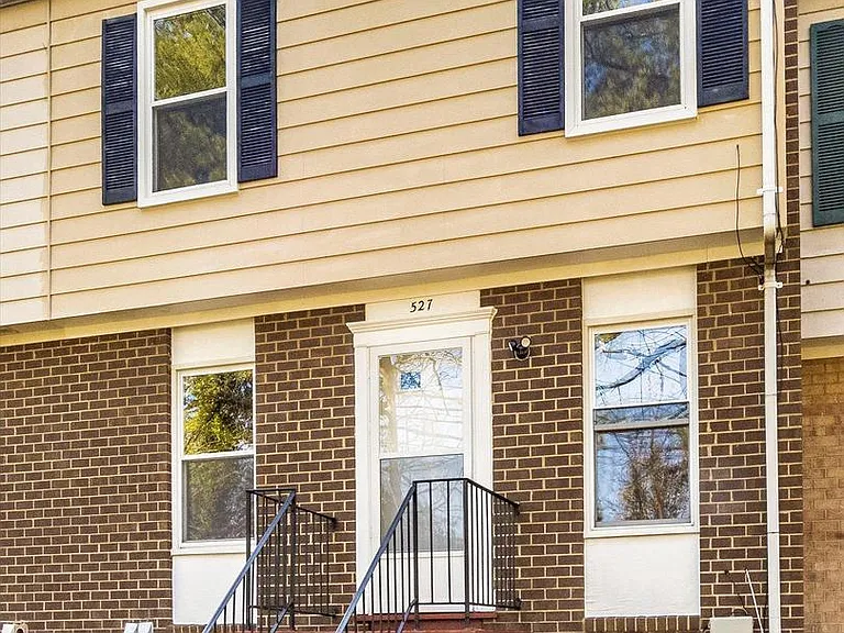 527 W Diamond Ave — Photo 3