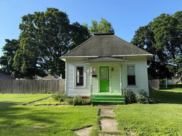 325 E Waupansie St, Dwight, IL 60420