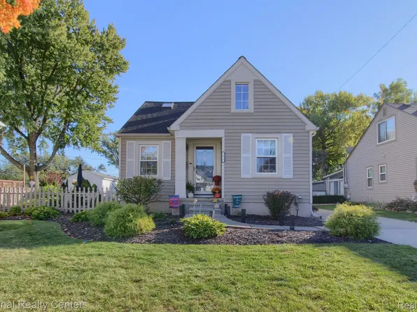 1977 Columbia Rd, Berkley, MI 48072