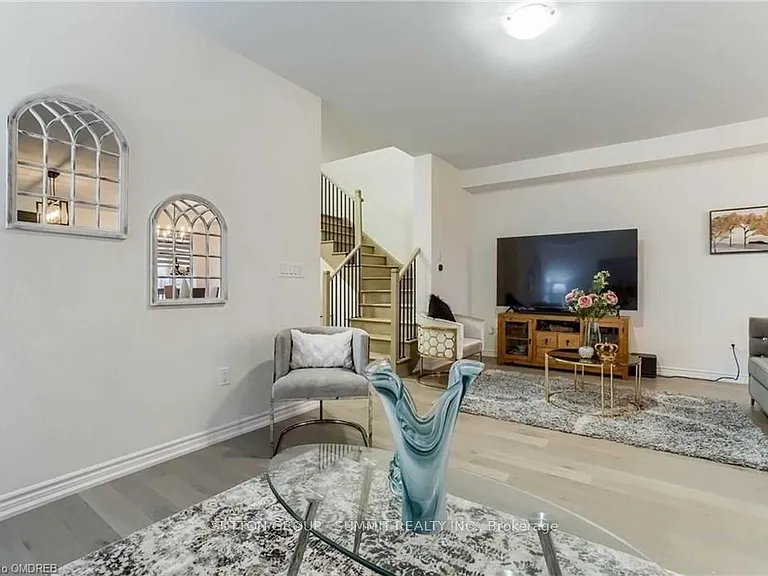 492 Bergamot Ave — Photo 8