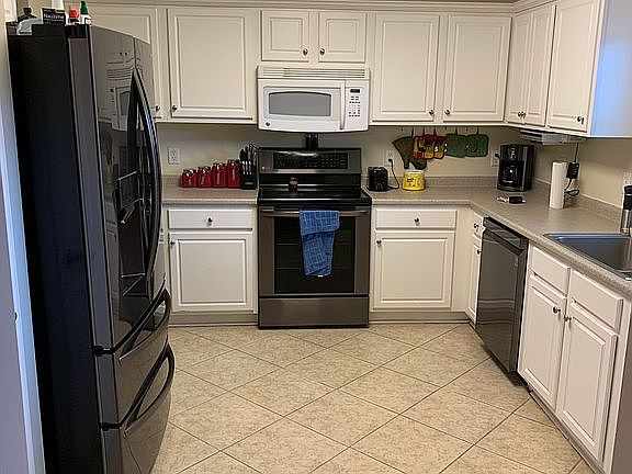 3rd image of 90 Wintergreen Dr