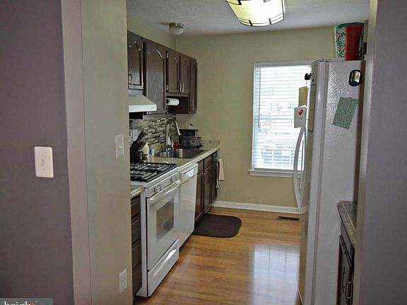 5th image of 304 Freeton Ct
