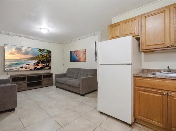 349 N Market St #A8, Wailuku, HI 96793