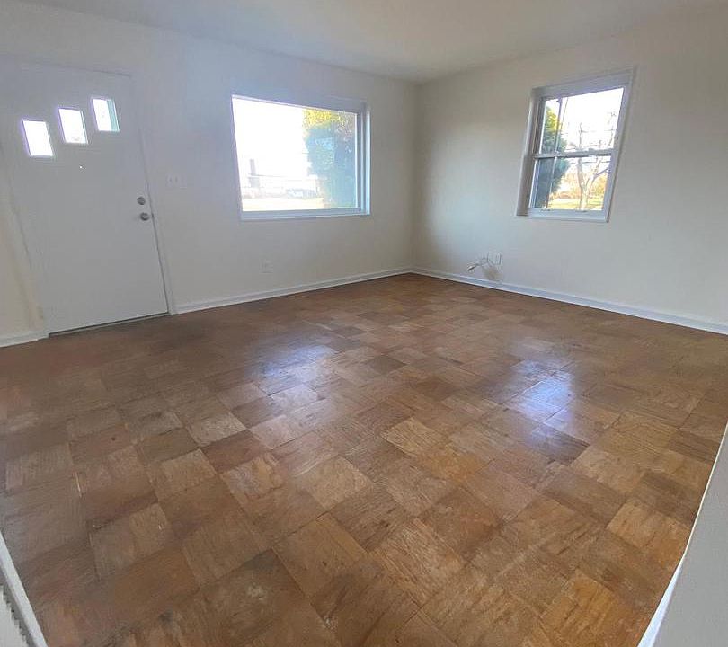 2nd image of 500 Hanson Ave