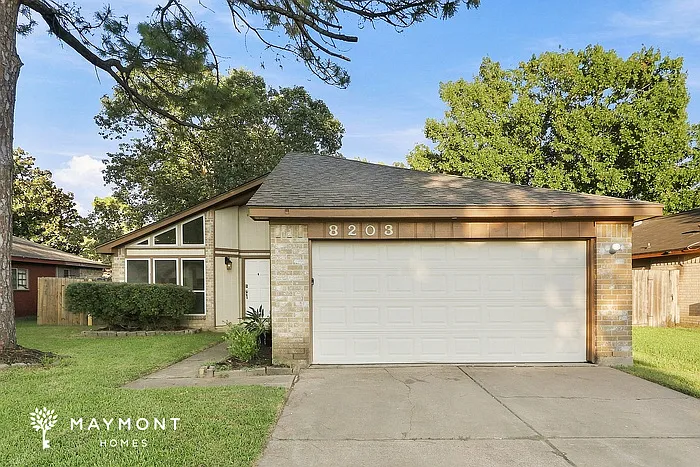 3 bed, 2.0 bath, 1868 sqft, $1,895 — Photo 1