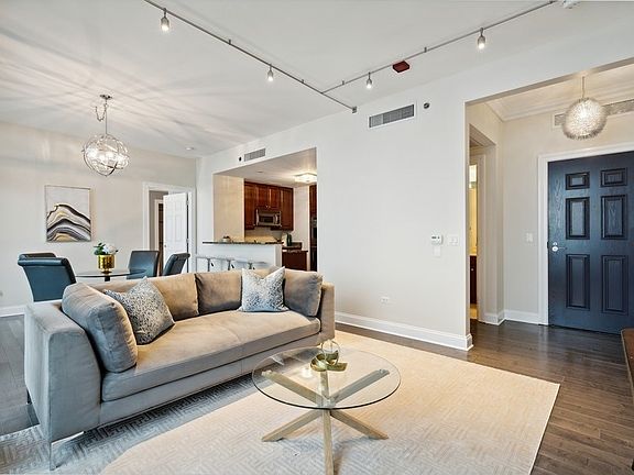4th image of 21 E Huron St APT 4001