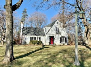 652 Oak Rd, Barrington, IL 60010