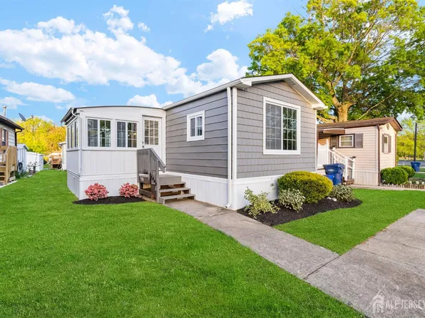 13 Deerbrook Blvd, North Brunswick, NJ 08902